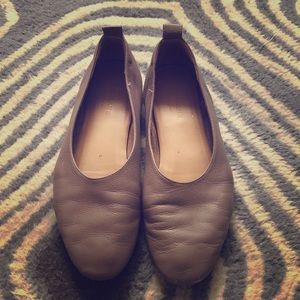 Everlane “The Day Glove” flats Tan Color in size 7